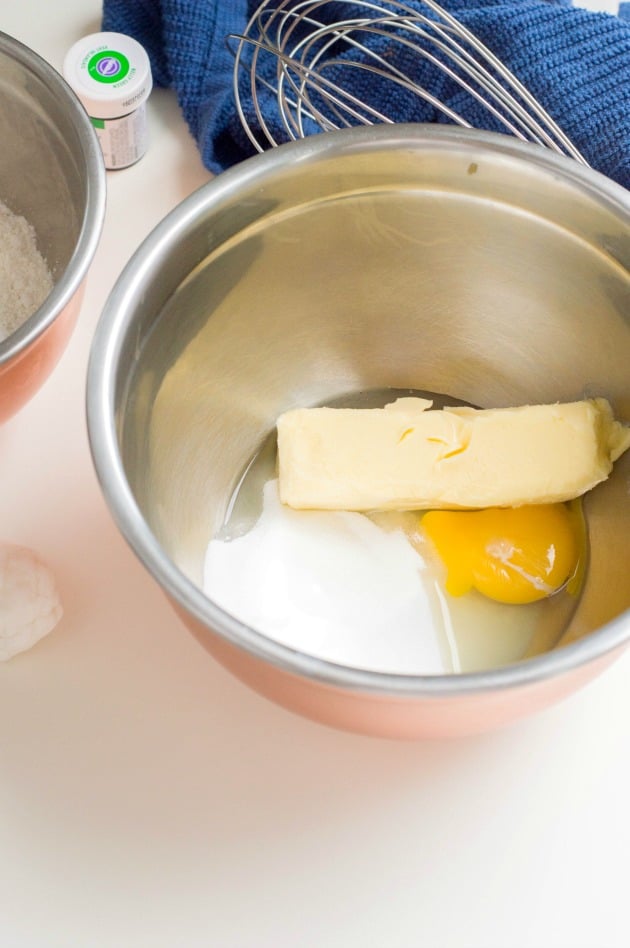 In a large bowl, cream together butter, sugar and egg.
